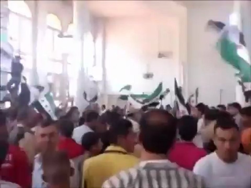 Syria فري برس  حماه المحتلة  مظاهرة داخل مسجد الشهداء دقة عالية 18 5 2012 Hama