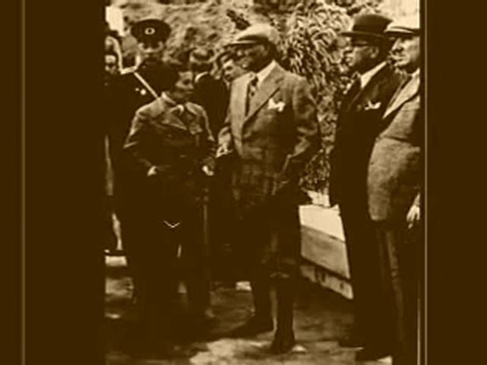 Atatürk'ün Türküsü - Bülbülüm Altın Kafeste videosu