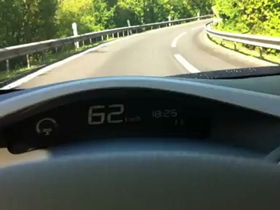 La Leaf sur autoroute . . .