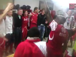 La joie dans les vestiaires de Nîmes Olympique