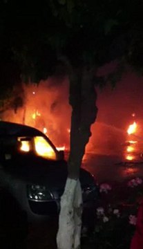 Το πούλμαν του Ολυμπιακού τυλίγεται στις φλόγες