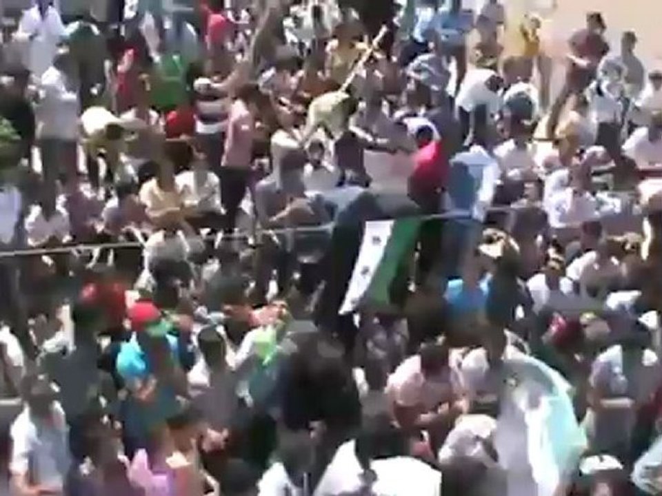 Syria فري برس ريف حلب مظاهرة جمعة ابطال جامعة حلب   الشعب يريد اعدامك بشار مدينة اعزاز 18 5 2012 Aleppo