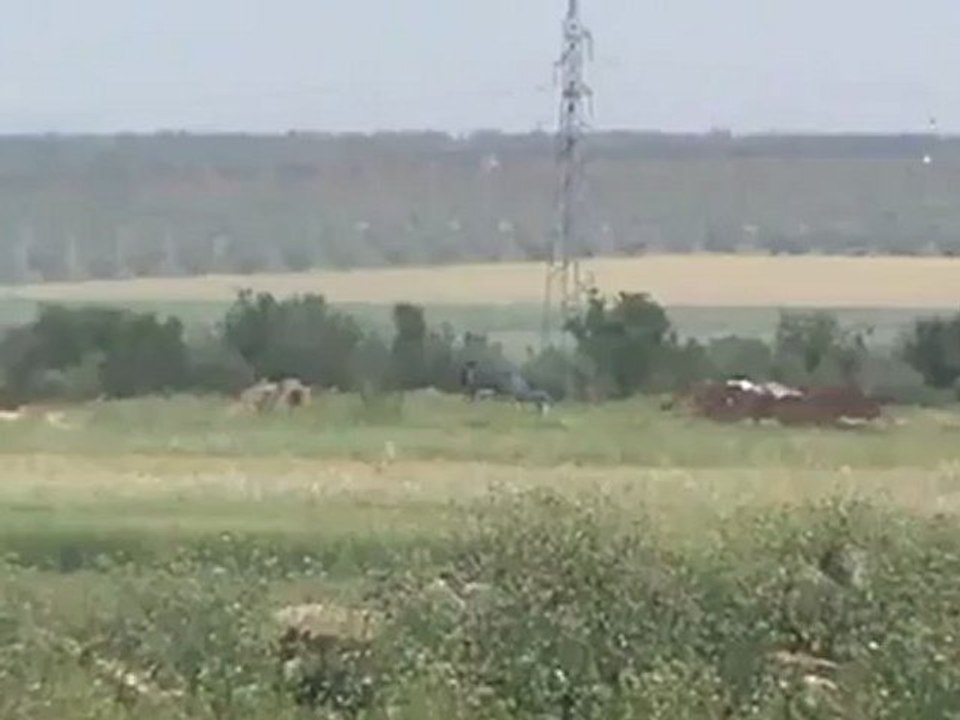 Syria فري برس ريف حلب تواجد الدبابات وتمركز حاجز الجيش الاسدي على مسافة من مكان المظاهرة في مدينة اعزاز   جمعة ابطال جامعة حلب 18 5 2012 Aleppo