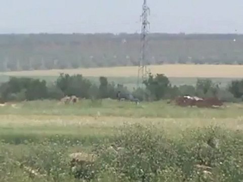 Syria فري برس ريف حلب تواجد الدبابات وتمركز حاجز الجيش الاسدي على مسافة من مكان المظاهرة في مدينة اعزاز جمعة ابطال جامعة حلب 18 5 2012 Aleppo