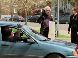 Juste pour rire- Vieux voleurs s'enfuient à pied