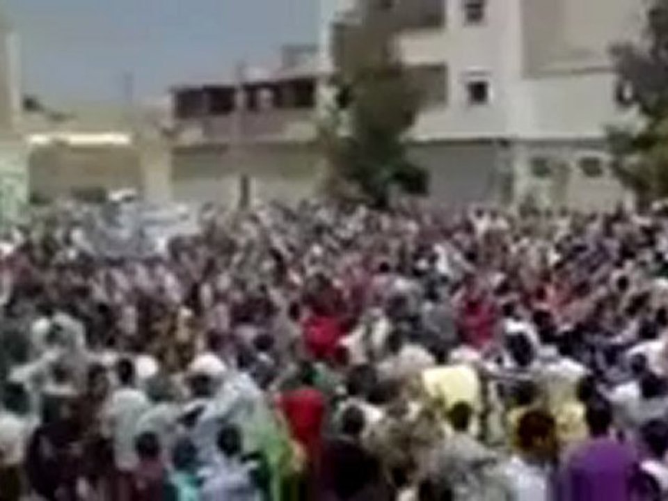Syria فري برس حلب الباب    جمعة أبطال جامعة حلب  ساحة الحرية 18 5 2012 Aleppo