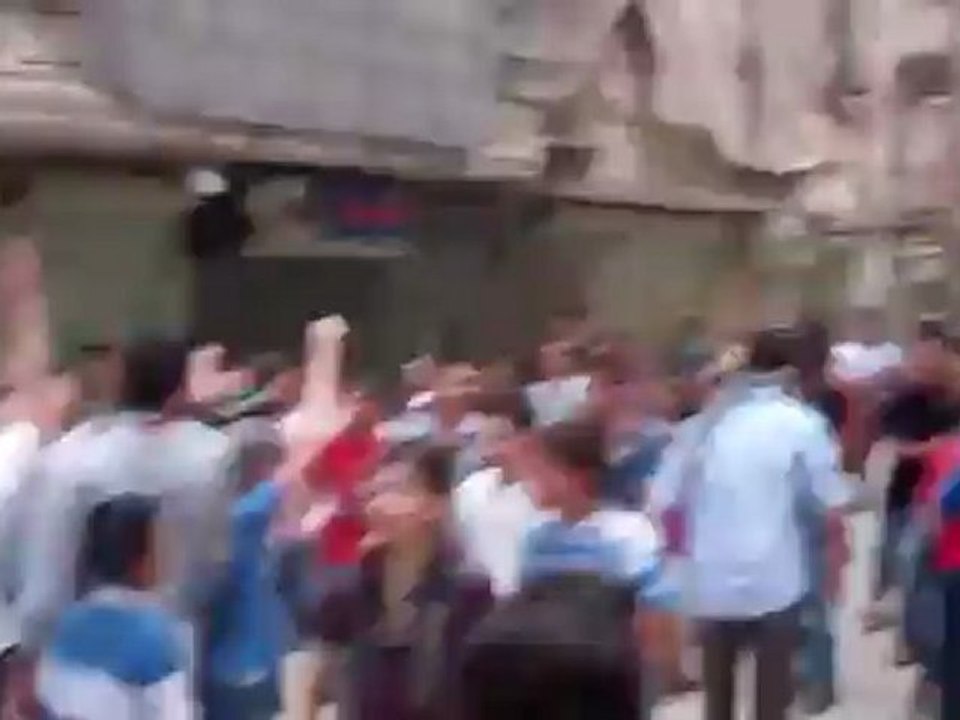 Syria فري برس حلب    لحظة راائعة من  أحفاد صلاح الدين  أبطال جامعة حلب 18 5 2012 Aleppo