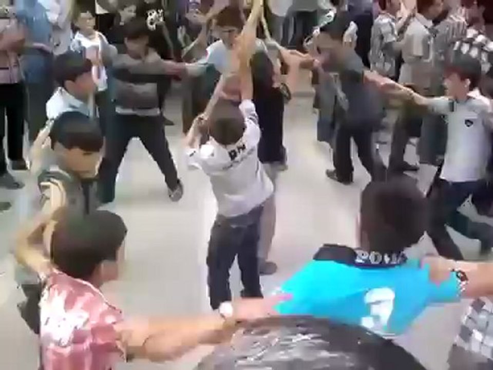 Syria فري برس ريف دمشق عربين العدية   دبكة أطفال الحرية في جمعة أبطال جامعة حلب 18 5 2012 Damascus