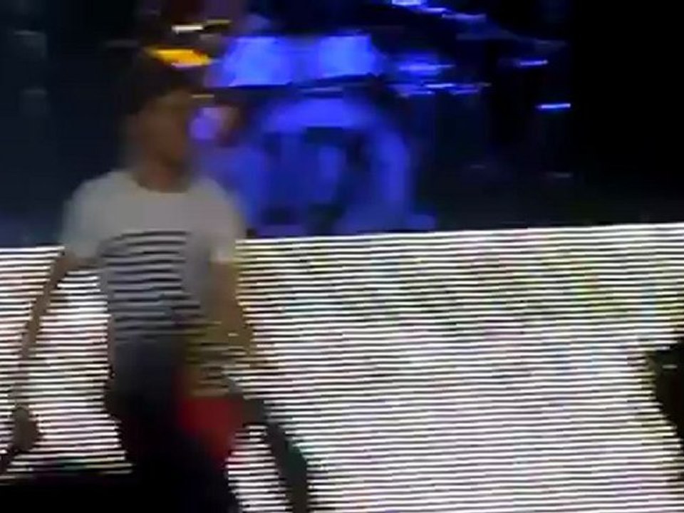 One Direction - Stand Up, up close (Manchester 23rd) HD - YouTube