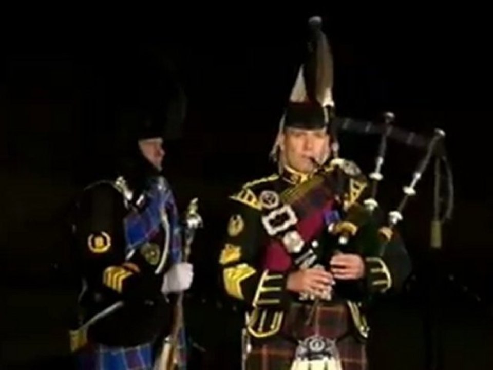 red square moscow military parade  bagpipes and orchestra (amazing grace)