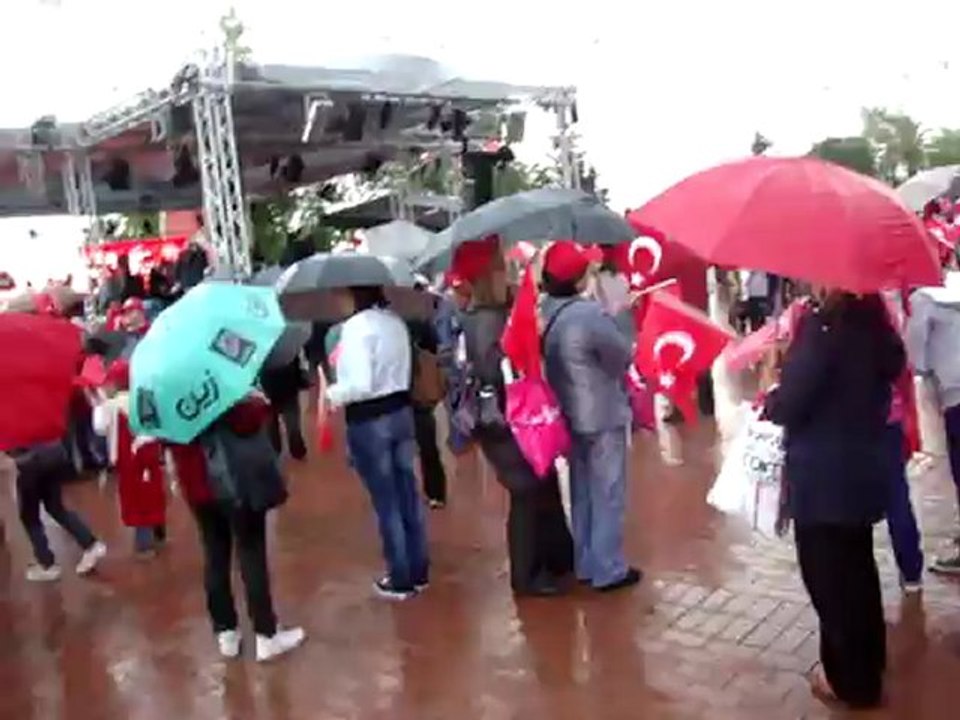 izmirin dağlarında çiçekler açar