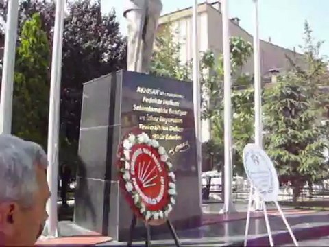 Pamukova CHP Valilik İzni İle Çelenk Koydu