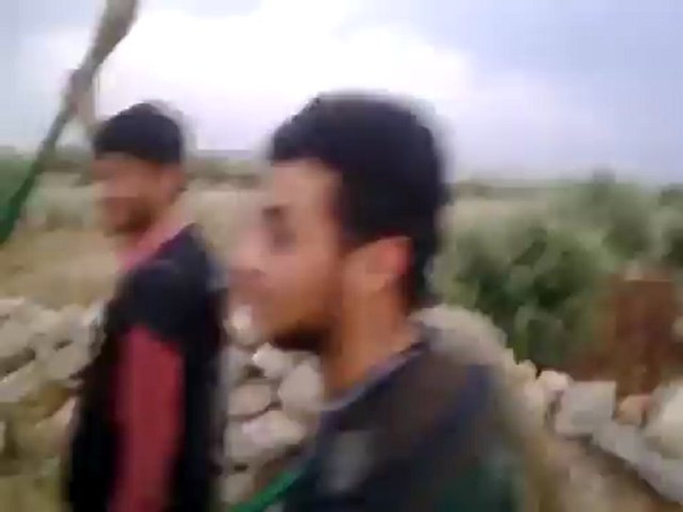 Syria فري برس ريف حلب   كتيبة شهداء الاتارب أثناء التوجه لرد الهجوم الهمجي من قبل عصابات الأسد على بلدة سرمدا 18 5 2012 Aleppo