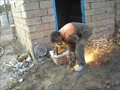 HAKVEYİS MEZARLIĞI DEPO KAPISI