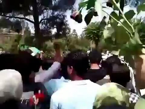 Syria فري برس حلب الهندسة المدنية قراءةالفاتحة لأرواح الشهداء وهتافات رائعة لابطال الجامعة 19 5 2012 ج2 Aleppo