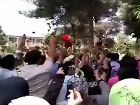 Syria فري برس حلب الهندسة المدنية قراءةالفاتحة لأرواح الشهداء وهتافات رائعة لابطال الجامعة 19 5 2012 ج1 Aleppo