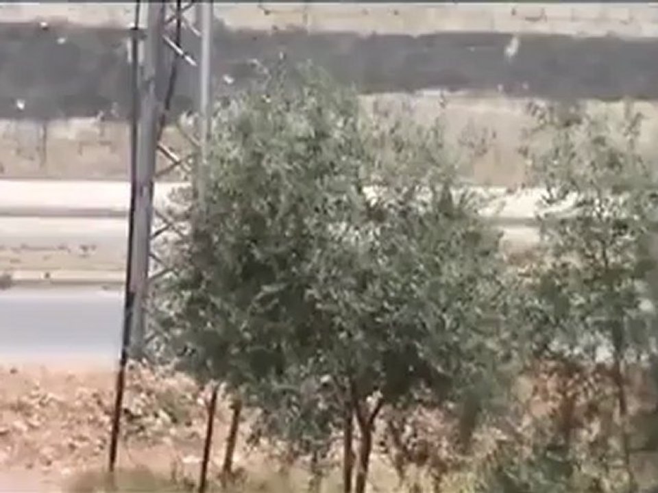 Syria فري برس حماه المحتلة إطلاق نار كثيف  من القناصة والمدرعات وإصابة أحد جدران المنازل مشاع الأربيعن 19 5 2012 Hama