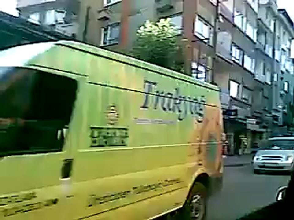 www.hasretimyare.com -Sivas MerKez izinn 2008 - www.tekseslimekan.com Biz istanbullu değiliz ki altımızda bmv olsun,Biz antalyalı değiliz ki kolumuzun altında hatunumuz olsun, Ama;Biz SİVAS'LIYIZ canımız sağolsun