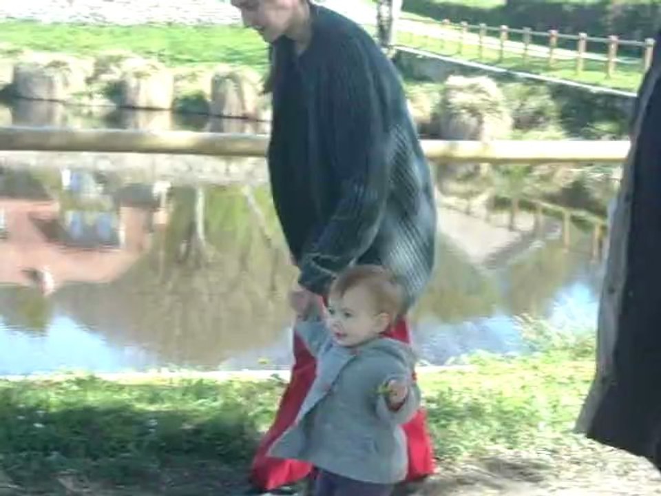 J'apprends à sauter dans les flaques !