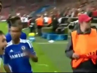 Drogba'dan Essien'e +18'lik Şaka!