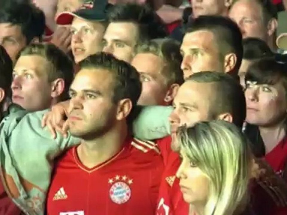 Die extreme Talfahrt der Bayern-Fans