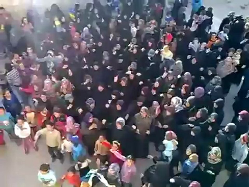 Syria فري برس ادلب كفرومة  مظاهرة نسائية   لبيك لبيك يا الله  الاحد  20   5   2012 Idlib