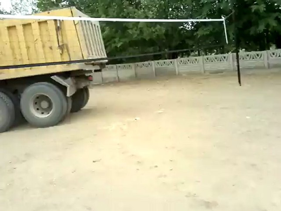 HAKVEYİS KÖYÜ VOLEYBOL SAHASI KUM GELDİ