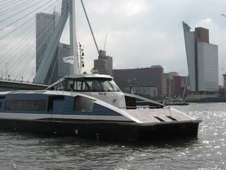 Rotterdam, Pays Bas : arrivée bateau Waterbus