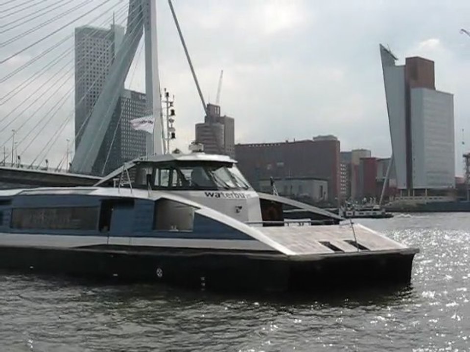 Rotterdam, Pays Bas : arrivée bateau Waterbus