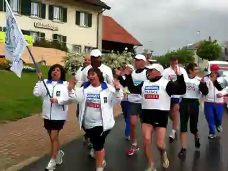 Arrivée du Défi Savignien à Savigny en Suisse samedi 19 mai 2012