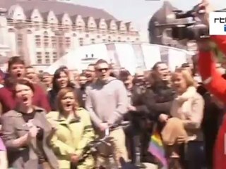 Liège   cri contre l'homophobie - RTBF Vidéo