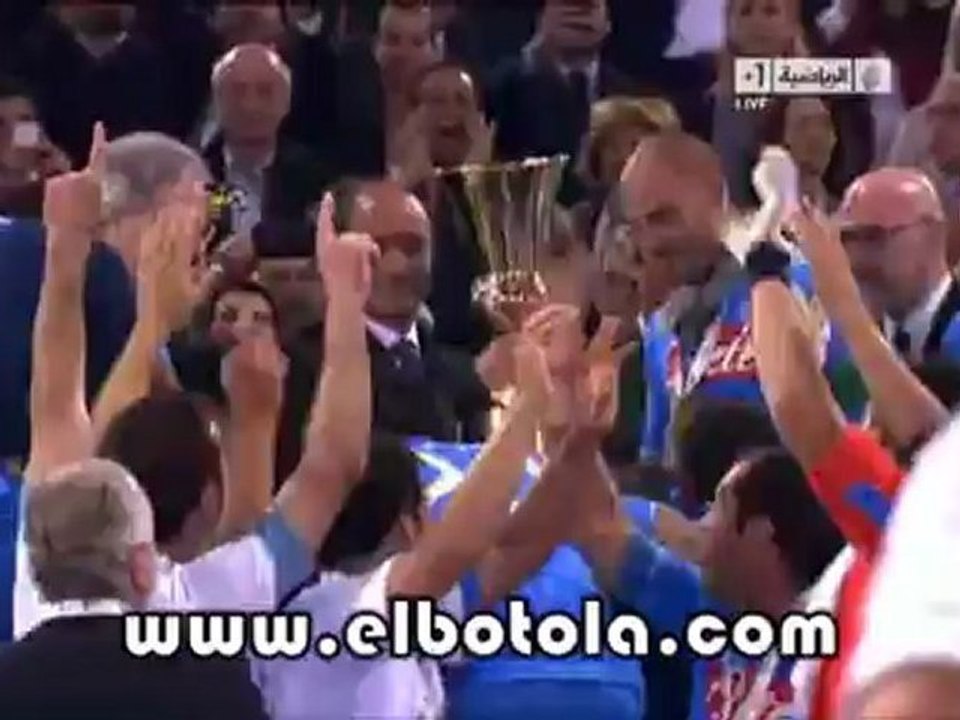 تتويج ورفع نابولي لكأس إيطاليا