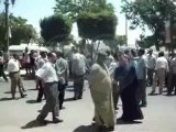 العاملين بمديرية أوقاف المنيا يقطعون طريق الكورنيش للمطالبة بتحسين أوضاعهم المالية