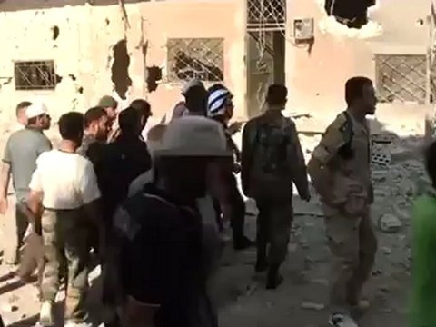 Syria فري برس حمص الرستن المراقبين الدوليين يشاهدون الدمار 20 5 2012 Homs