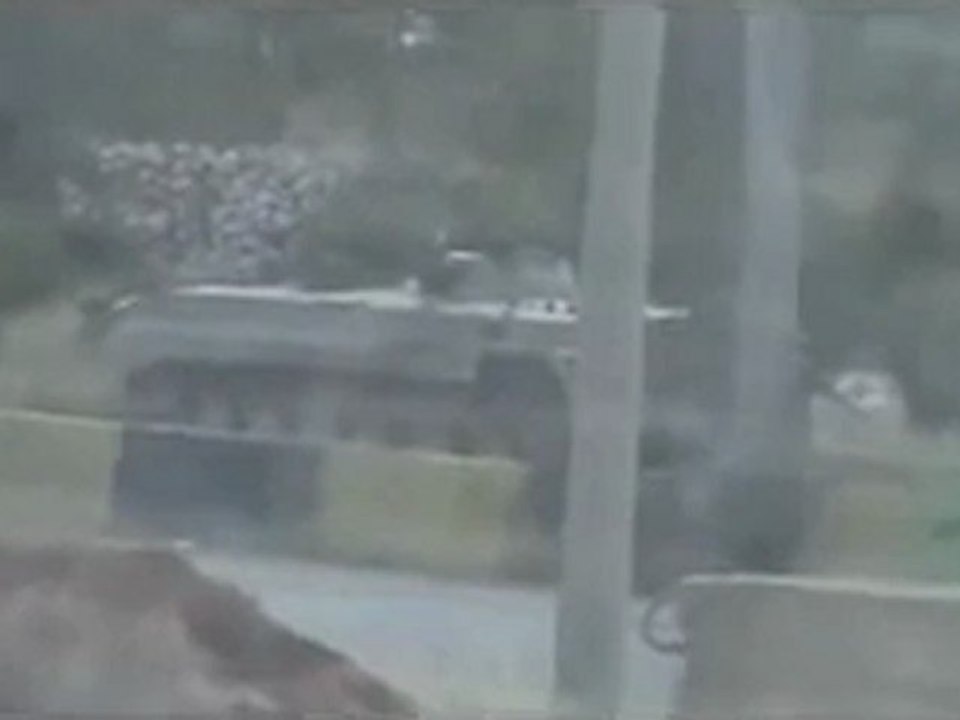Syria فري برس ادلب اريحا   تمركز الدبابات على طريق الاستراد 20 5 2012 Idlib