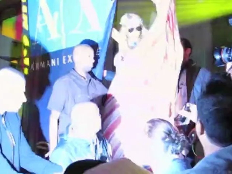 Paris Hilton Causes Fan Chaos in Cannes