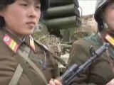 李明博に怒りを表明する朝鮮人民軍女性兵士