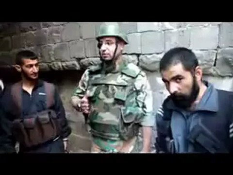Syria فري برس حمص الناشط عمر التلاوي يدعى الضباط والمجندين للانشقاق الموجودين في باب السباع واستجاب له الملازم المجند محمد انس الفارس من ا