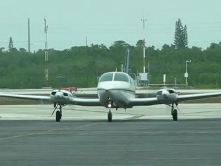 Cessna 402 Cape Air arrive à Key West.