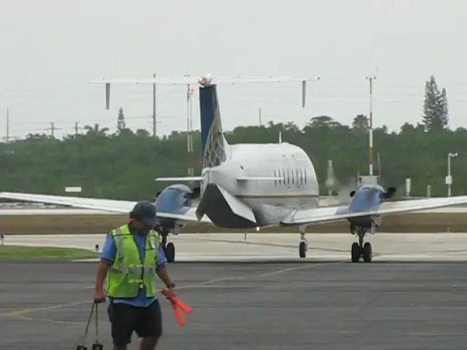 Beech 1900D United Express arrive à Key West de Fort Lauderdale.