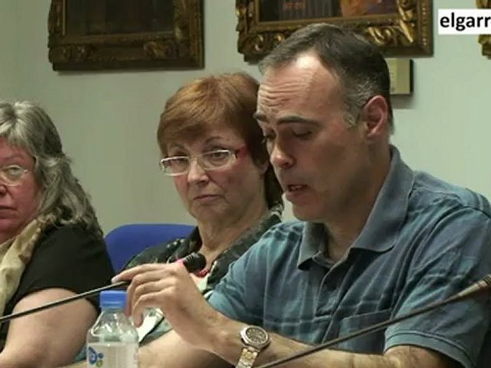 Contraris a retirar els símbols feixistes a Olot