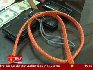 ANTÐ - Cướp xe taxi, đẩy tài xế xuống vệ đường