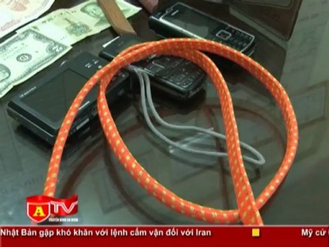 ANTÐ - Cướp xe taxi, đẩy tài xế xuống vệ đường