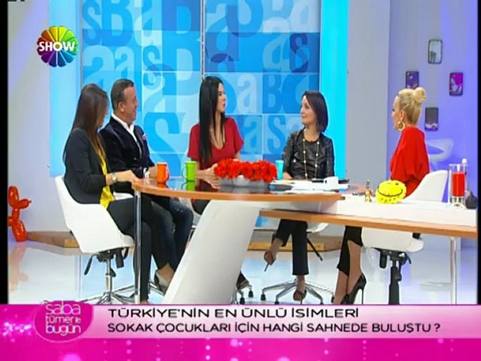 Defne Samyeli oynadıkları tiyatroyu anlatıyor