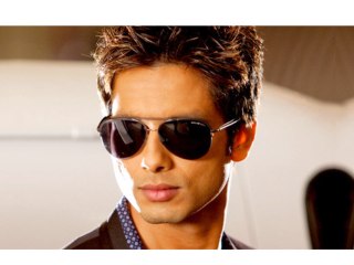 Shahid Kapoor Shares His Flirting Tricks - Bollywood Gossip