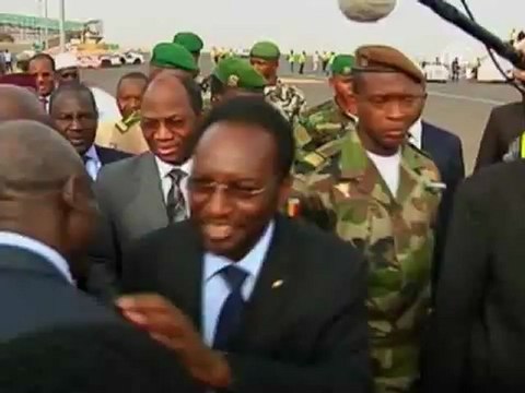 Временного президента Мали избила толпа