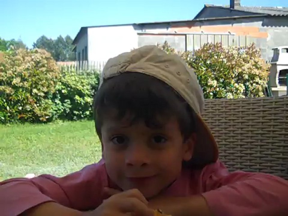 Evan sait faire bouger ses joues