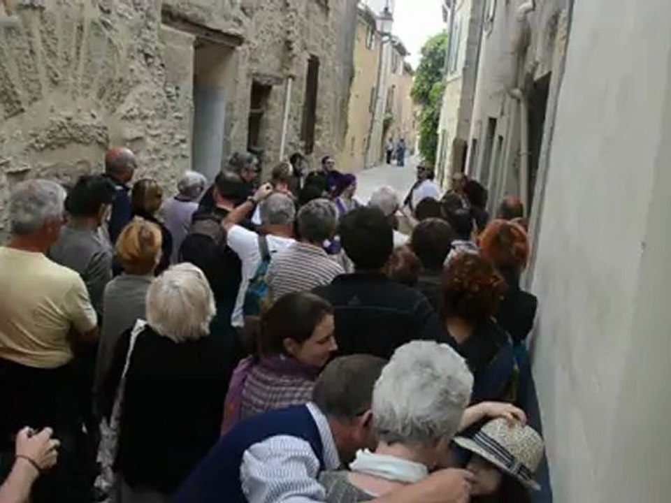 Ambiance de rue dans Saint Quentin musique, chants et danse avec Maria Kriva