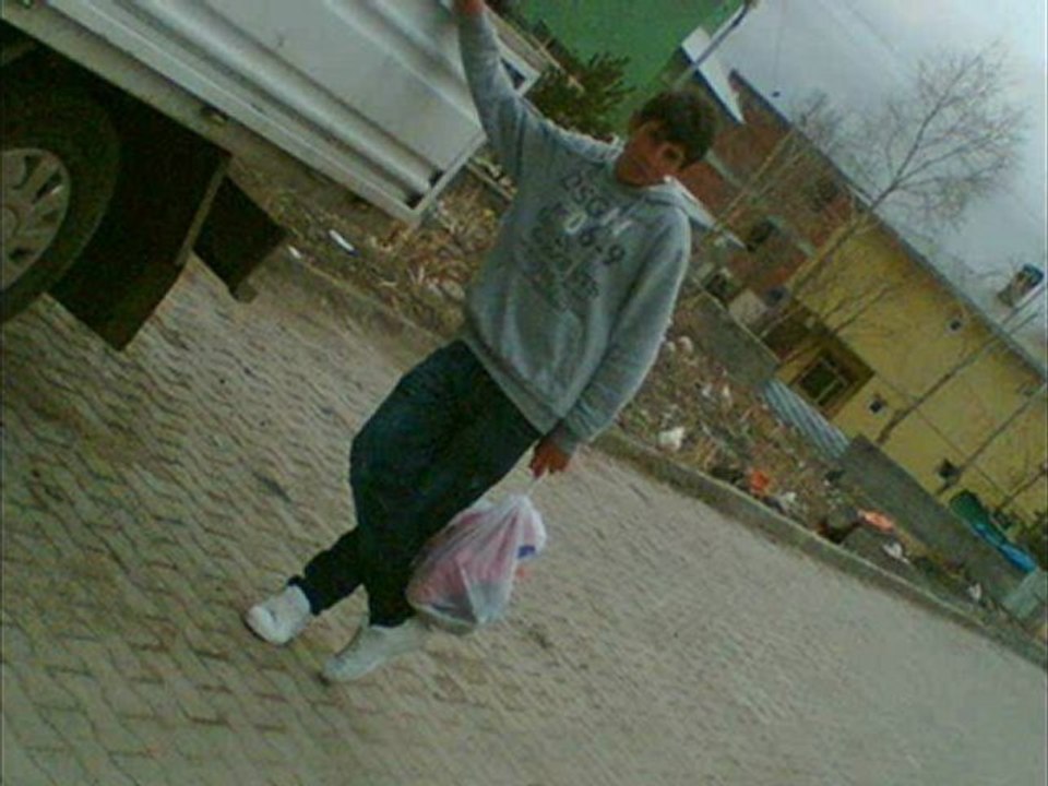 qaMsIz BeLa & Ölümsüz CrEw - Sözler Verdin Hani