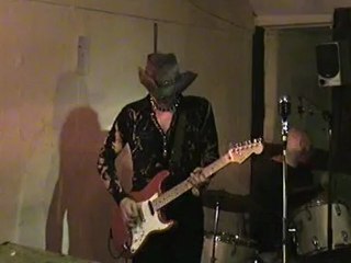 Howlin Ugly scotty live - funk groove (?)